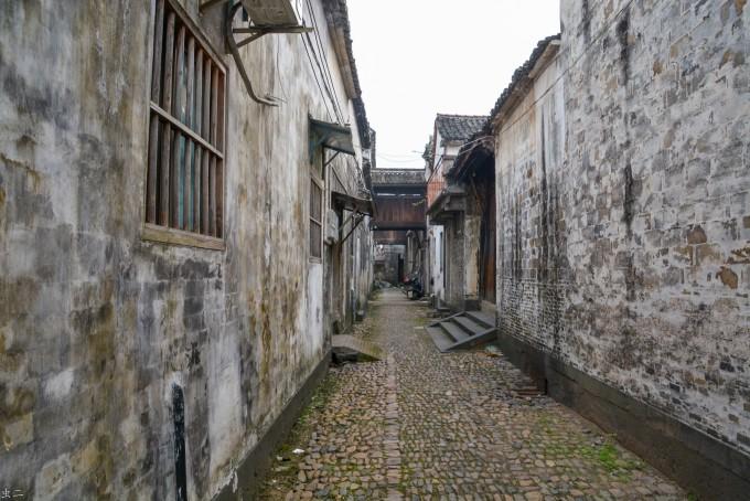 助力城市“换新颜”!重庆路周边地下管廊工程顺利完成电缆下地入廊施工